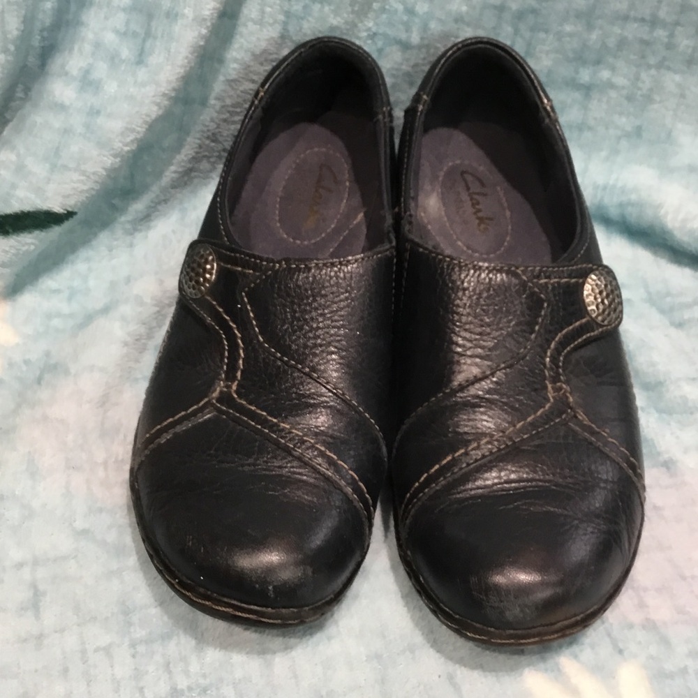 Clarks women’s Black Leather Slip-On Mary Jane Style Shoes